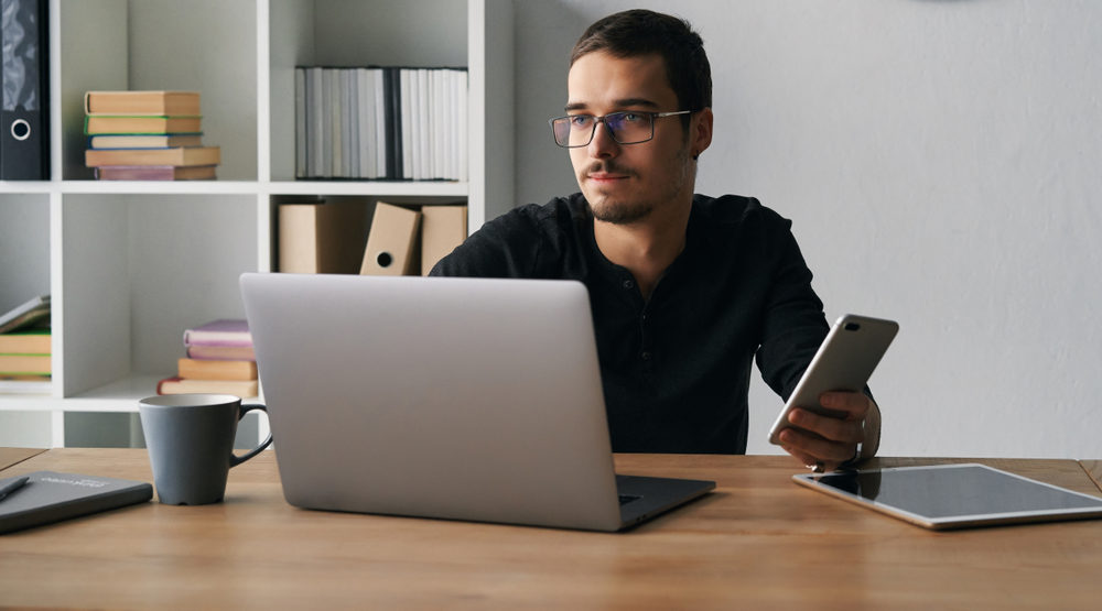 Híbrido, remoto ou presencial: modelo de trabalho impacta bem-estar e produtividade do colaborador