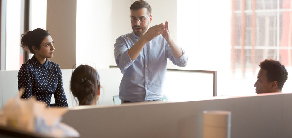 Influenciadores internos além da liderança: entenda como eles mudam o clima organizacional