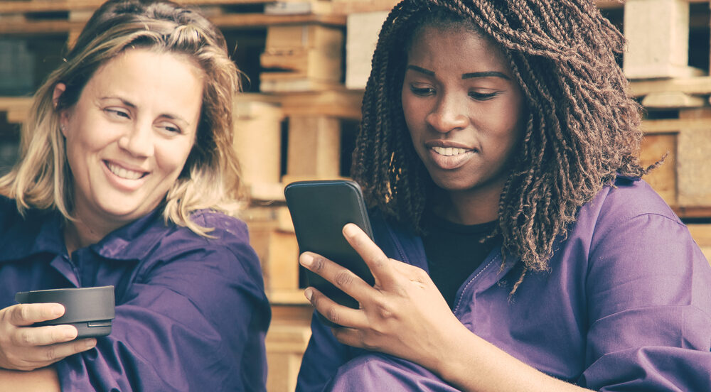 5 motivos para permitir que colaboradores postem na rede social corporativa